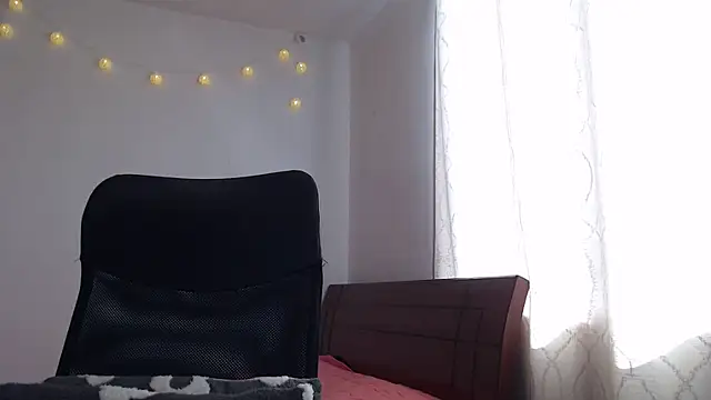 nalafoster online show from April 1, 2026, 1:41 pm