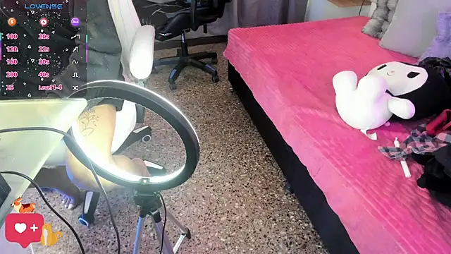 cherryboom23 online show from April 12, 2026, 6:11 pm