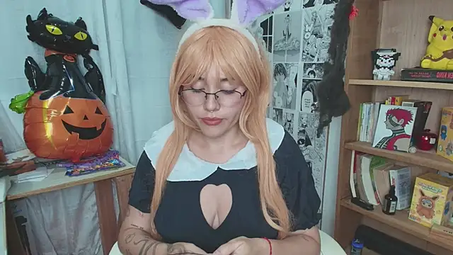 Snapshot of MitsuChan_ chatting on December 1, 2025, 3:40 am MitsuChan online show from December 1, 2025, 3:40 am