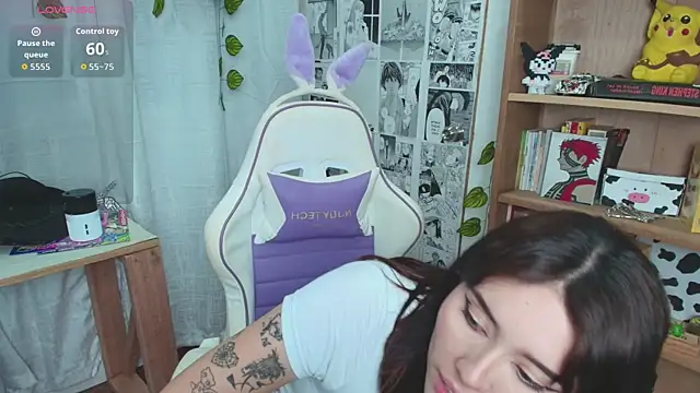 Snapshot of MitsuChan_ chatting on December 18, 2025, 3:11 am MitsuChan online show from December 18, 2025, 3:11 am