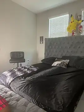 piscesaurora online show from March 17, 2025, 2:34 pm