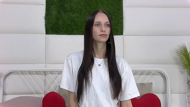 Snapshot of TaraHarris chatting on October 19, 2025, 8:28 am TaraHarris online show from October 19, 2025, 8:28 am
