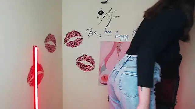 VanessaRey  online show from April 19, 2026, 4:19 pm