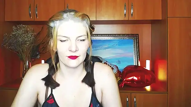 Snapshot of VanessaRey_ chatting on February 13, 2026, 5:35 pm VanessaRey online show from February 13, 2026, 5:35 pm