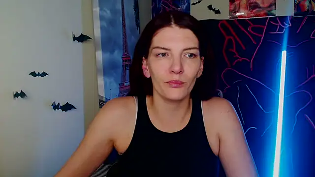 VanessaRey  online show from December 3, 2025, 6:07 pm