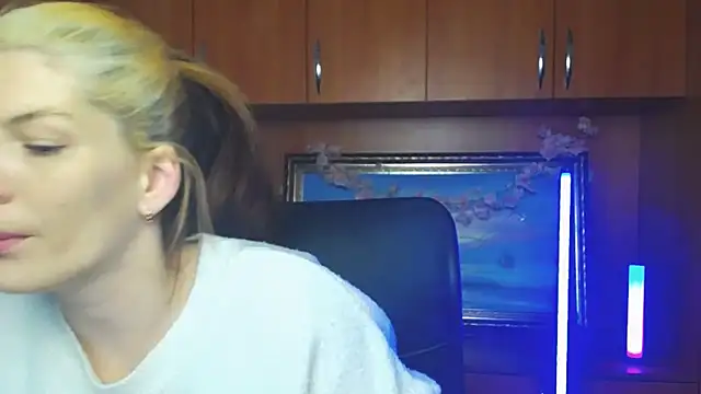 VanessaRey  online show from April 8, 2026, 6:59 am