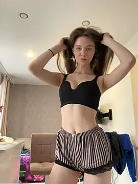 MilaBee online show from March 18, 2025, 8:28 am