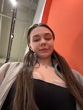 MilaBee online show from April 23, 2026, 11:38 am