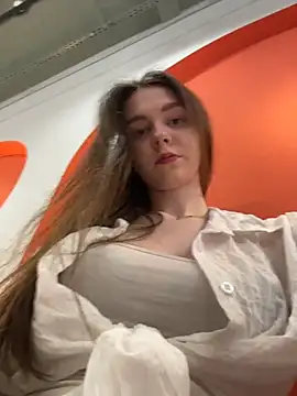 Snapshot of MilaBee chatting on July 5, 2026, 11:50 am MilaBee online show from July 5, 2026, 11:50 am