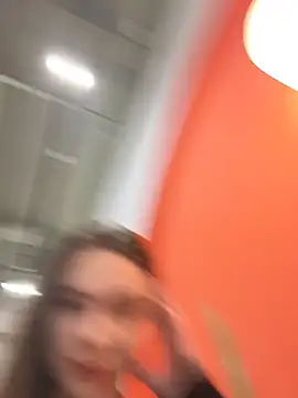 MilaBee online show from April 19, 2026, 11:22 am