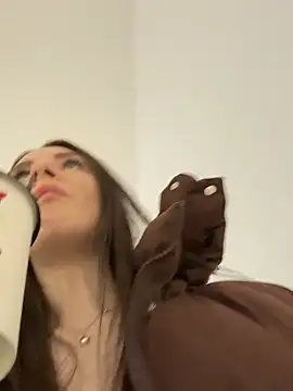 MilaBee online show from April 21, 2026, 6:53 am