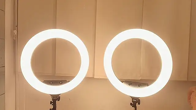 juliana luque online show from December 3, 2025, 12:04 pm