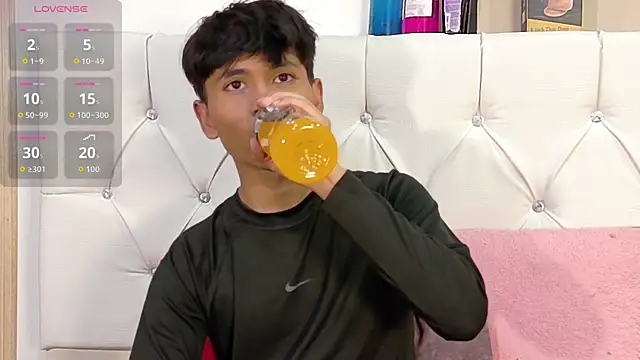 Snapshot of Ethan_Westt chatting on November 27, 2025, 10:21 pm Ethan Westt online show from November 27, 2025, 10:21 pm