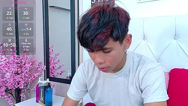 Snapshot of Ethan_Westt chatting on November 22, 2025, 8:51 pm Ethan Westt online show from November 22, 2025, 8:51 pm