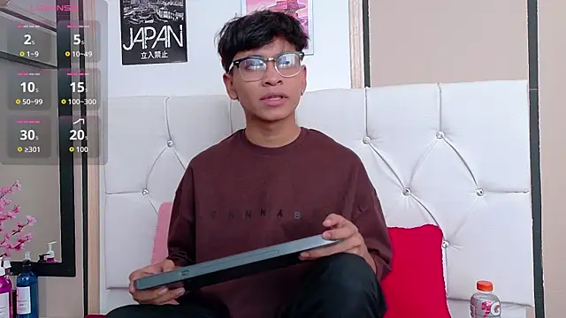 Snapshot of Ethan_Westt chatting on November 12, 2025, 8:12 pm Ethan Westt online show from November 12, 2025, 8:12 pm