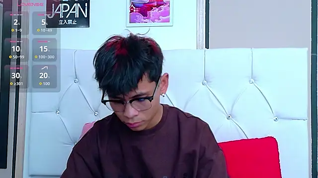 Snapshot of Ethan_Westt chatting on November 13, 2025, 8:46 pm Ethan Westt online show from November 13, 2025, 8:46 pm