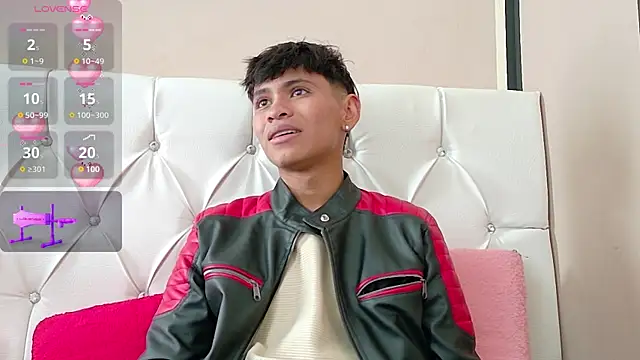 Snapshot of Ethan_Westt chatting on October 28, 2025, 8:41 pm Ethan Westt online show from October 28, 2025, 8:41 pm