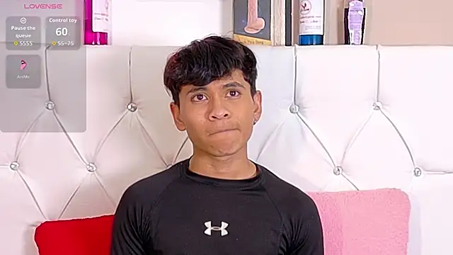 Snapshot of Ethan_Westt chatting on November 26, 2025, 10:10 pm Ethan Westt online show from November 26, 2025, 10:10 pm