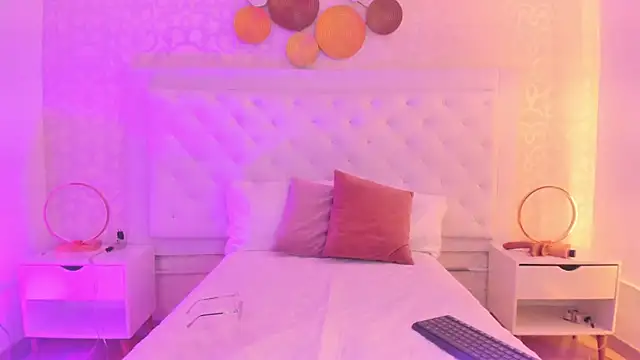 debora scoot online show from October 29, 2025, 10:25 am