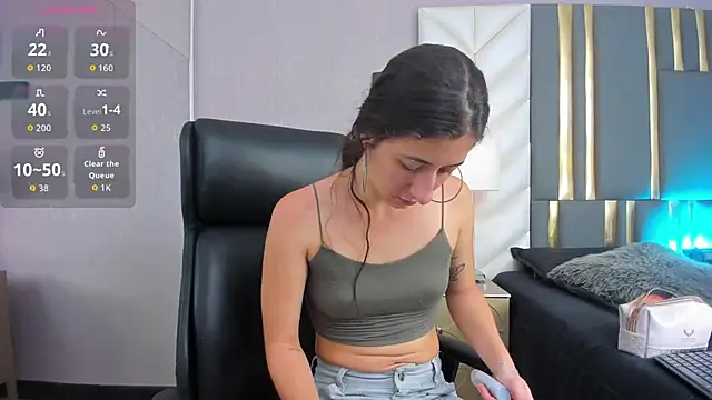 Snapshot of SaraJonness chatting on November 18, 2025, 12:41 pm SaraJonness online show from November 18, 2025, 12:41 pm