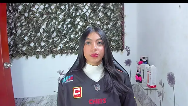 Sarahbrowm  online show from November 21, 2025, 9:58 pm