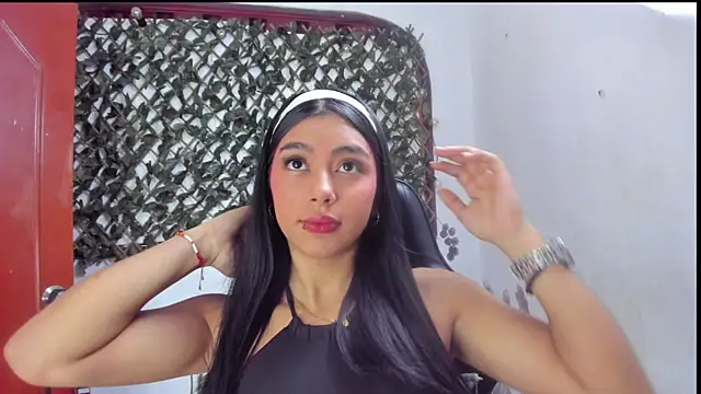 Snapshot of Sarahbrowm_ chatting on October 6, 2025, 7:14 pm Sarahbrowm online show from October 6, 2025, 7:14 pm