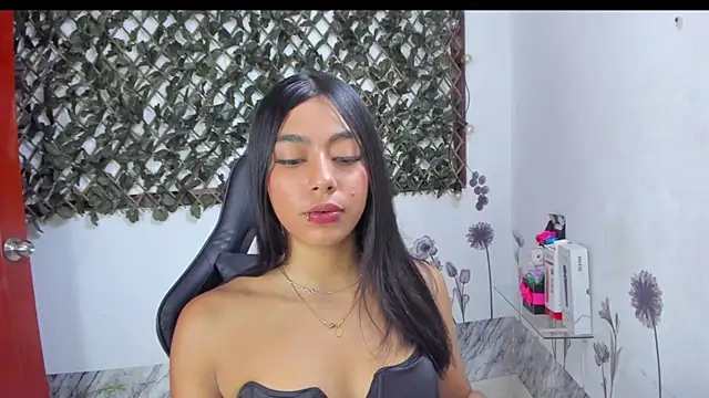 Sarahbrowm  online show from November 22, 2025, 7:13 pm