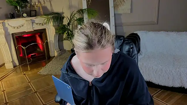 Snapshot of Jes_Solar chatting on November 13, 2025, 10:02 pm Jes Solar online show from November 13, 2025, 10:02 pm