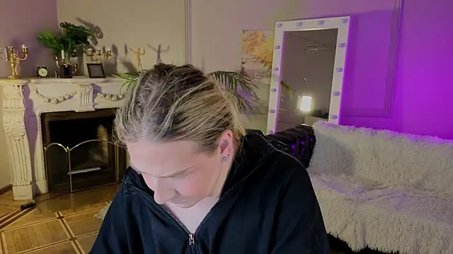 Snapshot of Jes_Solar chatting on November 6, 2025, 10:03 pm Jes Solar online show from November 6, 2025, 10:03 pm