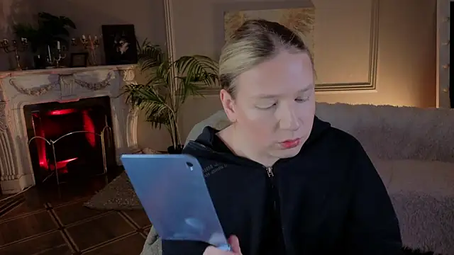 Snapshot of Jes_Solar chatting on November 16, 2025, 10:02 pm Jes Solar online show from November 16, 2025, 10:02 pm