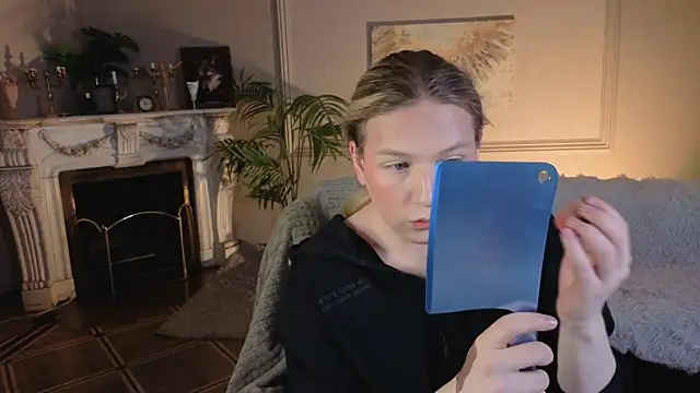 Snapshot of Jes_Solar chatting on November 22, 2025, 9:02 pm Jes Solar online show from November 22, 2025, 9:02 pm