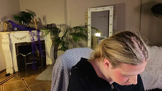 Snapshot of Jes_Solar chatting on October 28, 2025, 9:03 pm Jes Solar online show from October 28, 2025, 9:03 pm