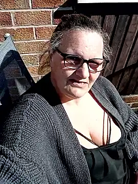 MissQueenBeex online show from April 18, 2026, 2:30 pm