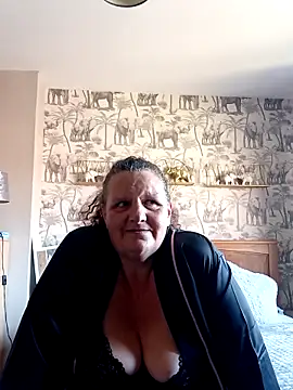 MissQueenBeex online show from March 20, 2025, 12:00 pm