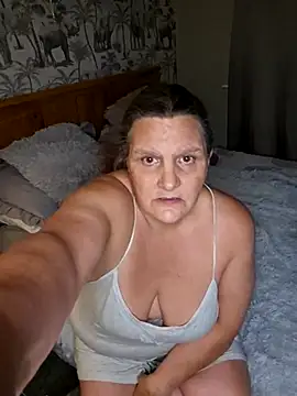 MissQueenBeex online show from October 13, 2025, 7:59 pm