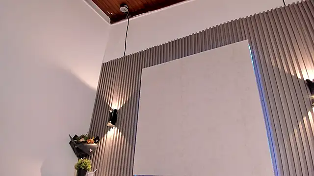 Emmazc  online show from November 22, 2025, 8:40 pm