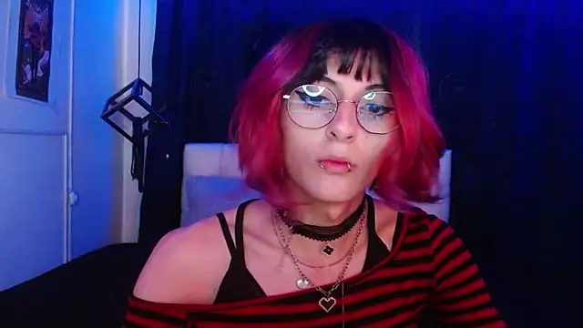 Snapshot of goth_minerva chatting on October 17, 2025, 1:24 pm goth minerva online show from October 17, 2025, 1:24 pm