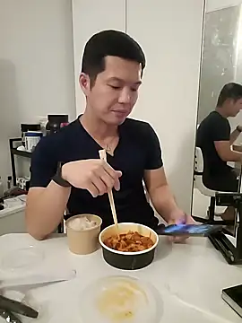 woonee827372 online show from September 10, 2025, 3:55 pm