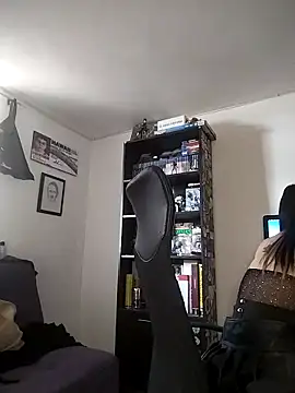 KARINNA  RAVEN online show from March 8, 2026, 8:01 pm