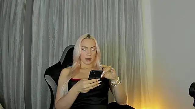  Miss Valentina  online show from May 17, 2026, 4:18 pm
