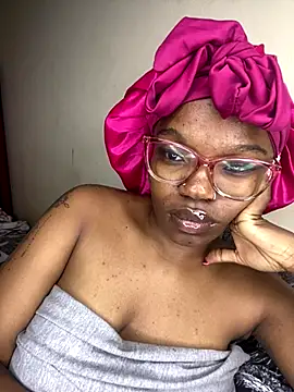 Snapshot of YummyMelanin117 chatting on November 21, 2025, 8:30 pm YummyMelanin117 online show from November 21, 2025, 8:30 pm