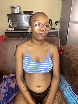 Snapshot of YummyMelanin117 chatting on October 29, 2025, 8:02 am YummyMelanin117 online show from October 29, 2025, 8:02 am