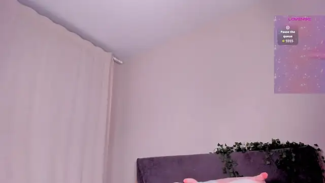 Snapshot of emmelieflorence chatting on March 4, 2026, 6:37 pm emmelieflorence online show from March 4, 2026, 6:37 pm