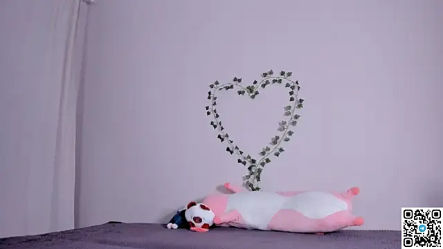 Snapshot of emmelieflorence chatting on February 18, 2026, 7:21 pm emmelieflorence online show from February 18, 2026, 7:21 pm