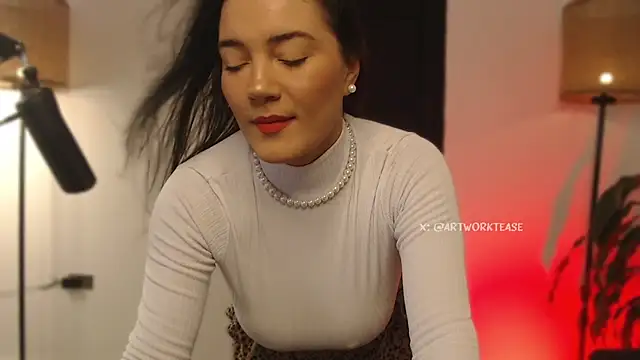 Snapshot of Artworktease chatting on March 12, 2025, 6:32 pm Artworktease online show from March 12, 2025, 6:32 pm