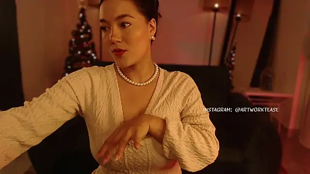 Snapshot of Artworktease chatting on January 9, 2025, 4:49 pm Artworktease online show from January 9, 2025, 4:49 pm