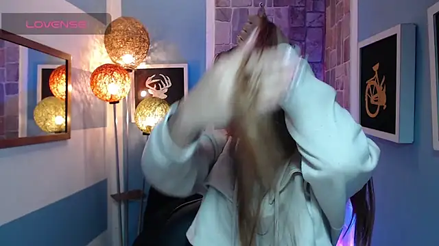 Fiorellaa delsd online show from November 4, 2025, 3:38 pm