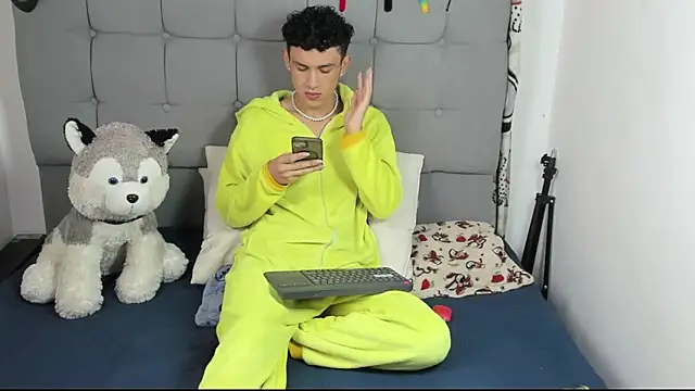 Snapshot of jeims_hotboy chatting on October 12, 2025, 8:05 am jeims hotboy online show from October 12, 2025, 8:05 am