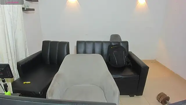 Snapshot of samxx_muscle chatting on June 20, 2026, 1:27 pm samxx muscle online show from June 20, 2026, 1:27 pm