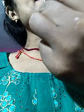 Eshna Dabral online show from October 26, 2025, 1:06 am